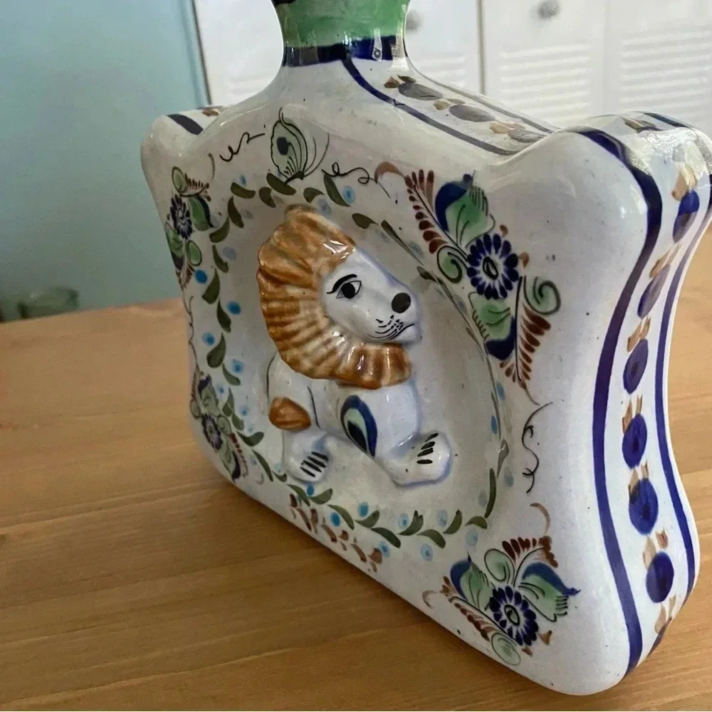Tonala Lion Decanter, Made in Mexico, Handpainted, 7‎ 3/4” Tall